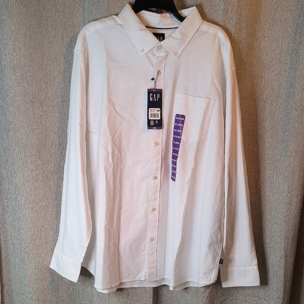 GAP Men's Classic White Button-Down Shirt
